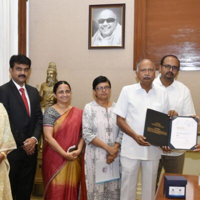 உலகின் 18-வது தலைசிறந்த பல் மருத்துவக் கல்லூரியாக சவீதா பல் மருத்துவக் கல்லூரி தரவரிசைப்படுத்தப்பட்டுள்ளதை ஒட்டி, சவீதா இன்ஸ்டிடியூட் ஆஃப் மெடிக்கல் அண்ட் டெக்னிக்கல் சயின்ஸ் வேந்தர் திரு என் எம் வீரைய்யன் மற்றும் குழுவினர் தமிழக முதல்வரை சந்தித்து வாழ்த்து பெற்றனர்