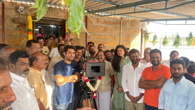 நல்லுசாமி பிக்சர்ஸ் தாய் சரவணன் தயாரிப்பில், சுசீந்திரன் இயக்கத்தில், விஜய் ஆண்டனி, சத்யராஜ், பாரதிராஜா இணைந்து நடிக்கும் ‘வள்ளி மயில்’ படபிடிப்பு இன்று பூஜையுடன் ஆரம்பமானது.