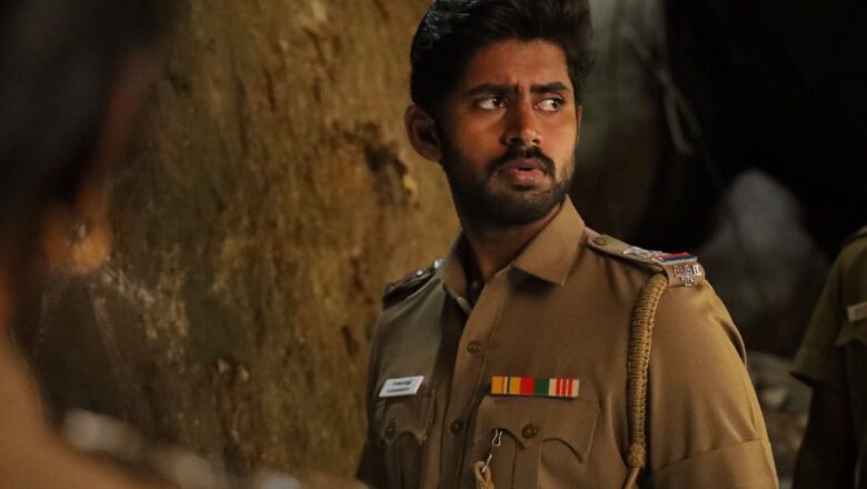 அமேசான் ப்ரைம் வீடியோவில் வெளியாகியிருக்கும் ‘சுழல் =தி வோர்டெக்ஸ்’ தொடரை விளம்பரப்படுத்துவதற்காக முப்பரிமாண தொழில்நுட்பத்தில் நீர்நிலையில் காட்சிப்படுத்தி வியக்க வைத்த படக்குழுவினர்.