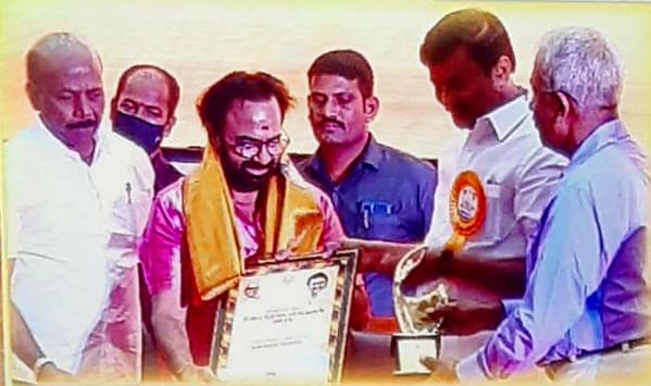 ‘பூ விலங்கு’ மோகனுக்கு, 2010-ம் ஆண்டுக்கான தமிழக அரசின் “சின்னத்திரை வாழ்நாள் சாதனையாளர் விருது”