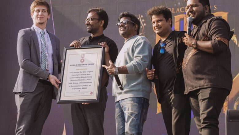 ” யுவனுக்கு, பிளாக்ஷிப் மற்றும் SNS மாணவர்கள் சேர்ந்து கொடுத்த உலக சாதனை சர்ப்ரைஸ் “