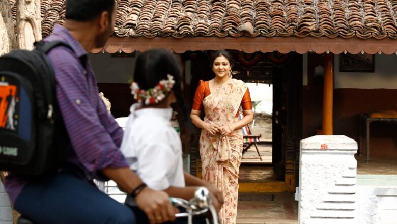 “பாபா பிளாக் ஷீப்” படத்தில் நடிப்பில் மீண்டும் மிரட்டிய விருமாண்டி அபிராமி!!