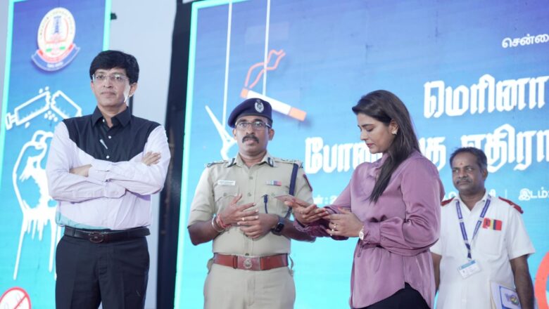 சர்வதேச போதை பொருள் ஒழிப்பு தினத்தை முன்னிட்டு சென்னை பெருநகர காவல் துறையின் மைலாப்பூர் காவல் மாவட்டம் சார்பில் உருவாக்கப்பட்டிருந்த மணற்சிற்பத்தை நடிகை ஐஸ்வர்யா ராஜேஷ் திறந்து வைத்தார்.