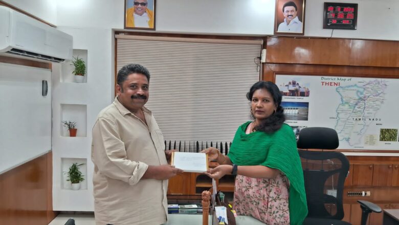 தேனி மாவட்ட ஆட்சியர் ஷஜீவனா அவர்களை நேரில் சந்தித்த இயக்குனர் சீனு ராமசாமி, தான் எழுதிய கவிதை நூலை நினைவு பரிசாக வழங்கினார்