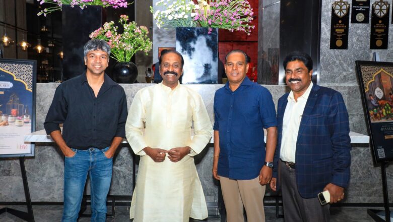 மலேசிய தமிழ் இலக்கிய காப்பகமும் தமிழ் பேராயமும் இணைந்து கவிப்பேரரசு #வைரமுத்து சமீபத்தில் எழுதி சாதனை படைத்த ‘மகாகவிதை’ நூலுக்கு ‘பெருந்தமிழ் விருது’ வழங்குகிறது.