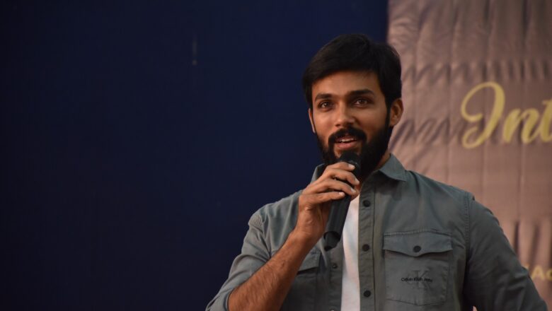 வேல் டெக் நிகர்நிலைப் பல்கலைக்கழகத்தின் ஊடகம் மற்றும் காட்சித் தொடர்பியல் புலம், நடத்திய நிகழ்ச்சியில் பிக் பாஸ் புகழ் நடிகர் ஆரவ் அவர்கள் சிறப்பு விருந்தினராக  கலந்து கொண்டார்.