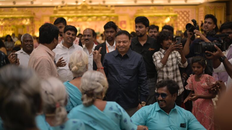 ஆதரவற்ற மற்றும் மாற்றுத்திறனாளி மாணவ மாணவிகள், முதியோருக்கு என 1500 பேருக்கு சிறப்பு வரவேற்பு வழங்கி அசத்தியுள்ளார் ஐசரி கே கணேஷ் 