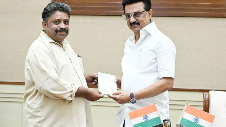 லண்டனில் வெளிவரும் இயக்குனர்/கவிஞர் சீனு ராமசாமியின் நூலை மாண்புமிகு தமிழ்நாடு முதல்வர் அவர்கள் வெளியிட்டார்