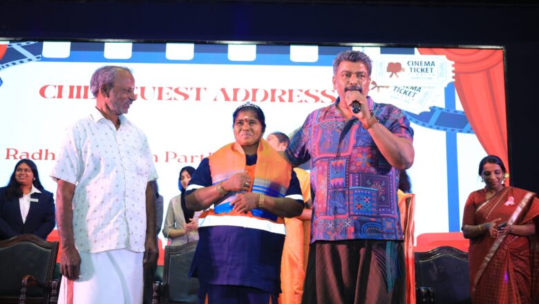 *தூய்மை பணியாளர் பத்மாவை எத்திராஜ் கல்லூரிக்கு அழைத்து சென்று கௌரவித்த இராதாகிருஷ்ணன் பார்த்திபன்*