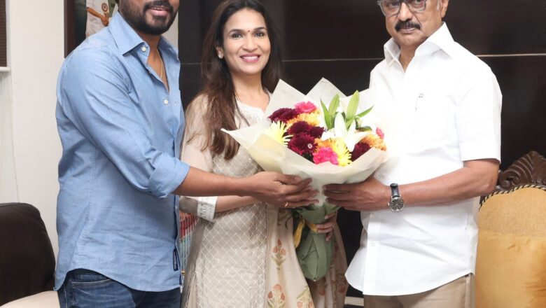 ‘வித் லவ் (With Love)’ திரைப்படத்தின் தயாரிப்பாளர்கள் மரியாதை நிமித்தமாக தமிழக முதல்வர் மாண்புமிகு மு.க. ஸ்டாலின் அவர்களை நேரில் சந்தித்து ஆசி பெற்றனர்.