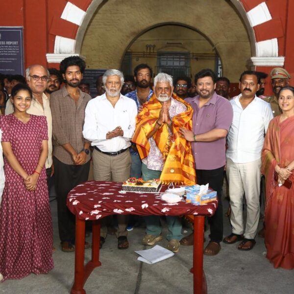 பிரபல கேமராமேனும் தயாரிப்பாளருமான ரவியாதவ் பிறந்த நாளை கேக் வெட்டி கொண்டாடிய “ரஞ்சன்” படக்குழு.