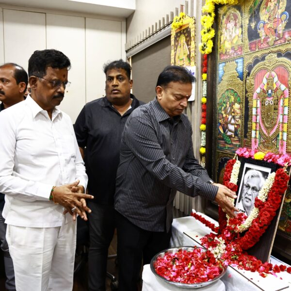 *மறைந்த தயாரிப்பாளர் கே.ராஜன் திருவுருவப் படம் திறப்பு: டாக்டர் ஐசரி கே.கணேஷ் தலைமையில் திரைப்பட விநியோகஸ்தர்கள் சங்கம் நடத்திய நினைவேந்தல் கூட்டம்!*