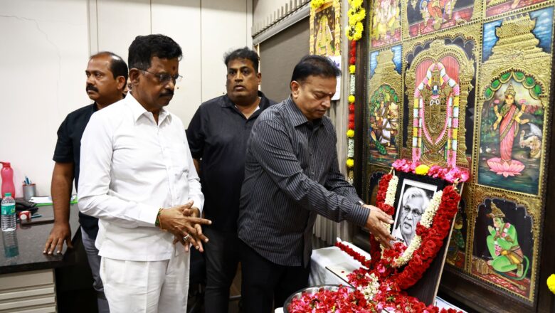 *மறைந்த தயாரிப்பாளர் கே.ராஜன் திருவுருவப் படம் திறப்பு: டாக்டர் ஐசரி கே.கணேஷ் தலைமையில் திரைப்பட விநியோகஸ்தர்கள் சங்கம் நடத்திய நினைவேந்தல் கூட்டம்!*