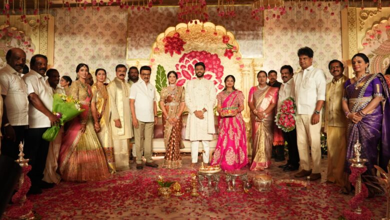 எல்.கே.சுதீஷ் M .P மகள் ஜானுஸ்ரீ – அகில் ரவிக்குமார் நிச்சயதார்த்தம்! திமுக தலைவரும் முன்னாள் முதல்வருமான ஸ்டாலின் உள்ளிட்ட அரசியல், திரையுலக பிரபலங்கள் பங்கேற்பு!