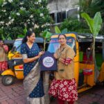 *பெண் ஆட்டோ ஓட்டுநர்களுக்கு நலத்திட்ட உதவிகளை வழங்கிய நடிகை அனுமோல்*