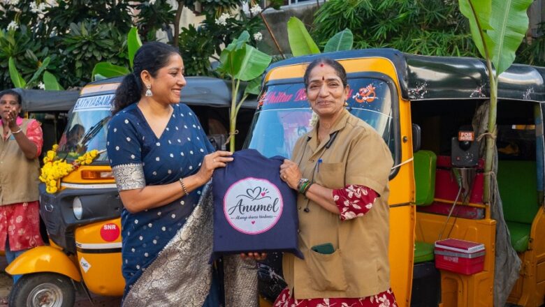 *பெண் ஆட்டோ ஓட்டுநர்களுக்கு நலத்திட்ட உதவிகளை வழங்கிய நடிகை அனுமோல்*