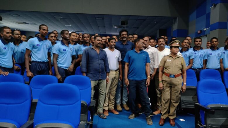 டாணாக்காரன்’ திரையிடலைப் பார்த்த  காவலர்கள்  இயக்குநர் தமிழுக்கு வாழ்த்து தெரிவித்தார்கள்