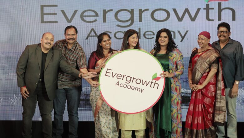 பிரபல இயக்குநர் கே.எஸ். ரவிக்குமாரின் மகள் மல்லிகா ரவிக்குமார், பெண்களுக்கான லைஃப் கோச்சிங் நிறுவனத்தை துவங்கியுள்ளார் !