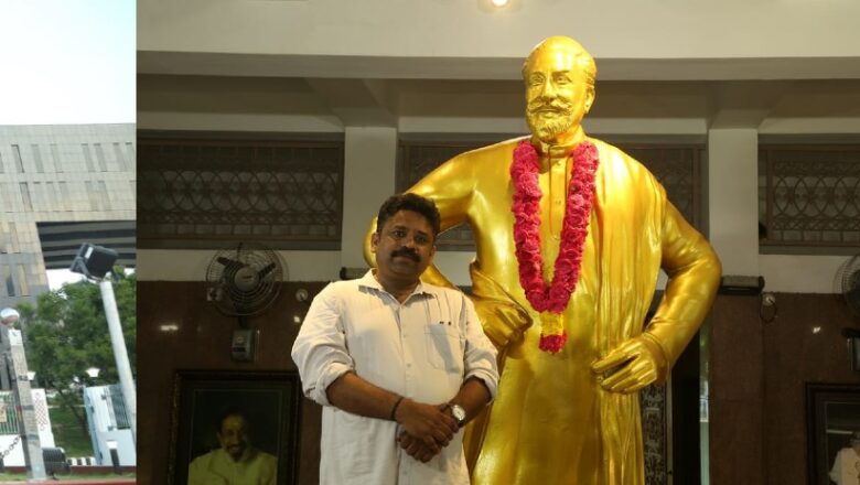 தமிழக திரைத்துறையில் முன்னோடிகளாக மக்களால் இன்றும் நினைக்கப்படும் மாபெரும் கலைமேதைகளுக்கு இயக்குனர் சீனுராமசாமி மலர் மரியாதை செய்தார்.