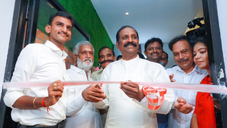 சென்னை அண்ணாநகரில் ராம்கி ஐஏஎஸ் அகாடமியை அமைச்சர் பி கே சேகர்பாபு மற்றும் கவிப்பேரரசு வைரமுத்து திறந்து வைத்தனர்