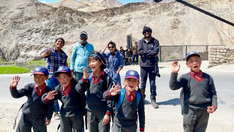 திரைப்படைப்பாளி ஹலிதா ஷமீம் இயக்கத்தில் “மின்மினி” படப்பிடிப்பு 7 வருட இடைவேளைக்கு பிறகு மீண்டும் துவங்குகிறது !