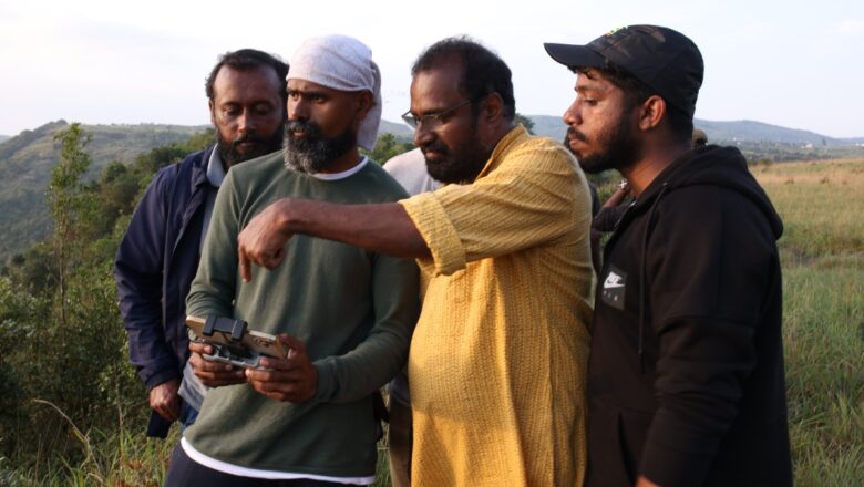 பிரபல மலையாள இயக்குநர் அனில் தமிழில் தடம் பதிக்கிறார், சந்தோஷ் தாமோதரன் தயாரிப்பில் சௌந்தரராஜா-தேவானந்தா நடிப்பில் ‘சாயாவனம்’ படத்தை இயக்குகிறார்