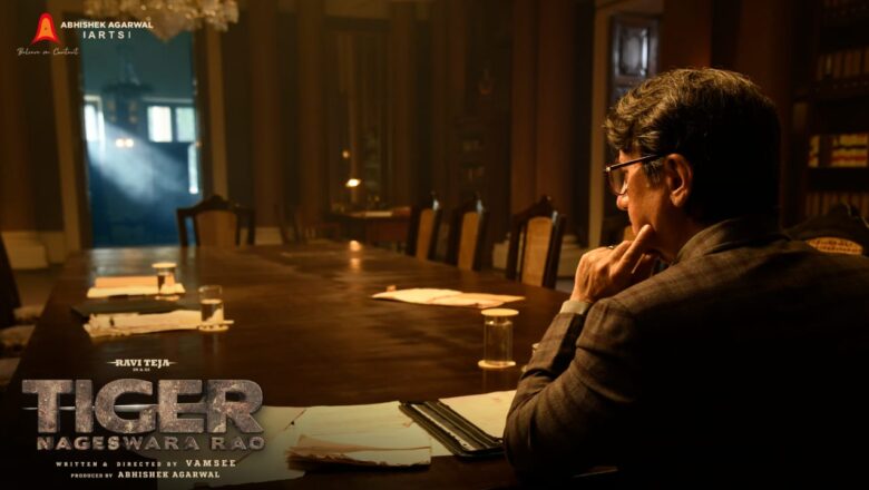 மாஸ் மகாராஜா ரவி தேஜா நடிப்பில் தயாராகும் ‘டைகர் நாகேஸ்வரராவ்’ படத்தில் இணைந்த பாலிவுட் நடிகர் அனுபம் கேர்