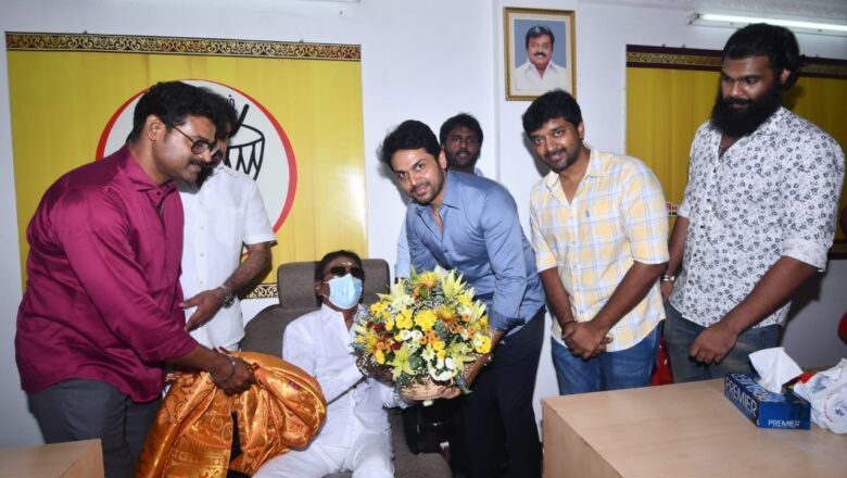 நடிகர் சங்கம் சார்பில் கேப்டன் விஜயகாந்திற்கு நேரில் வாழ்த்து கூறிய பொருளாளர் நடிகர் கார்த்தி.