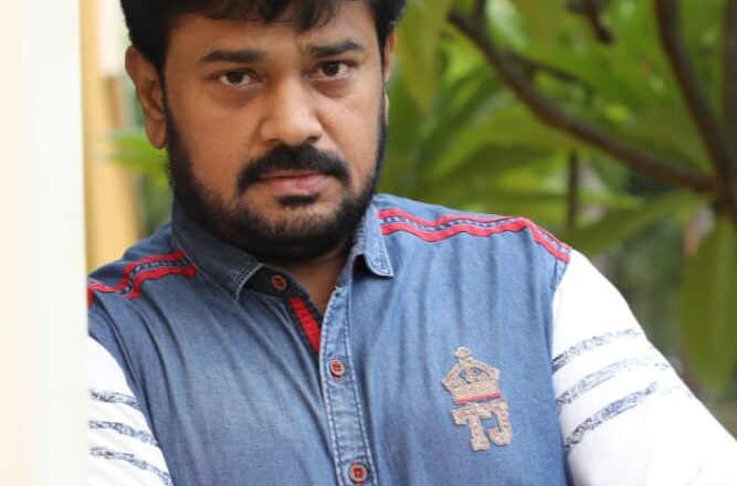 நடிகர் ரவி ராகுல் இயக்கும் “ரவாளி”