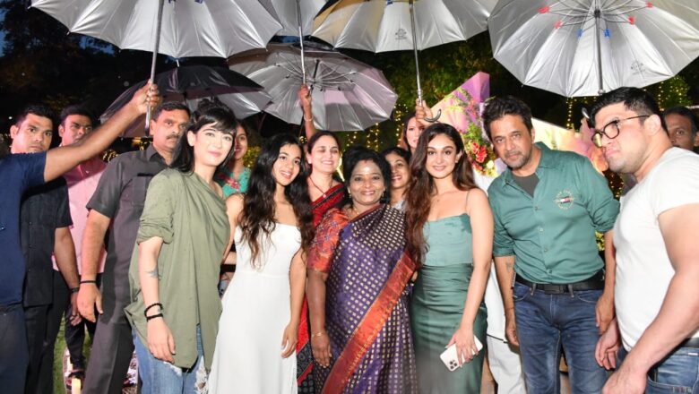 பழங்களின் தோல்களை கொண்டு ஹேன்ட் பேக்குகளை உருவாக்கிய நடிகர் அர்ஜுன் மகள் அஞ்சனா அர்ஜுன்.