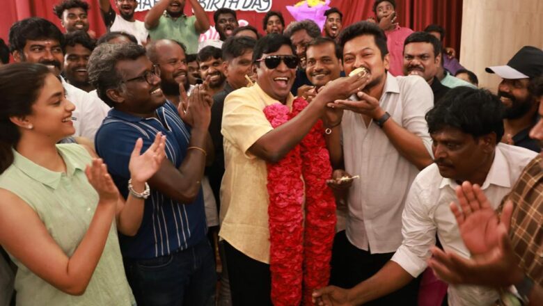 மாமன்னன் படக்குழுவினருடன் பிறந்தநாள் கொண்டாடிய நடிகர் வடிவேலு