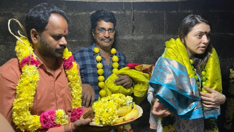 காளிகாம்பாள் கோவிலில் ஹன்சிகா, டைரக்டர் கண்ணன் சாமி தரிசனம்.