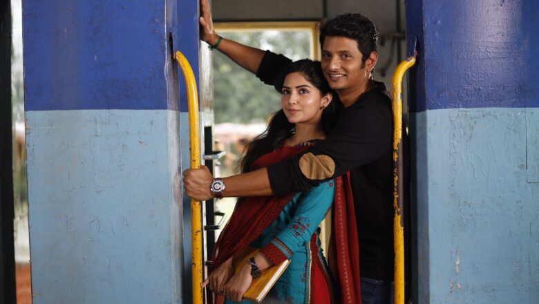 சூப்பர் குட் ஃபிலிம்ஸ் ஆர்.பி. செளத்ரி வழங்கும் சந்தோஷ் ராஜன் இயக்கத்தில் ஜீவா நடிப்பில் டிசம்பர் 9,2022-ல் வெளியாகும் ‘வரலாறு முக்கியம்’ படத்திற்கு 300 ஸ்கிரீன்ஸ் ஒதுக்கப்பட்டுள்ளது