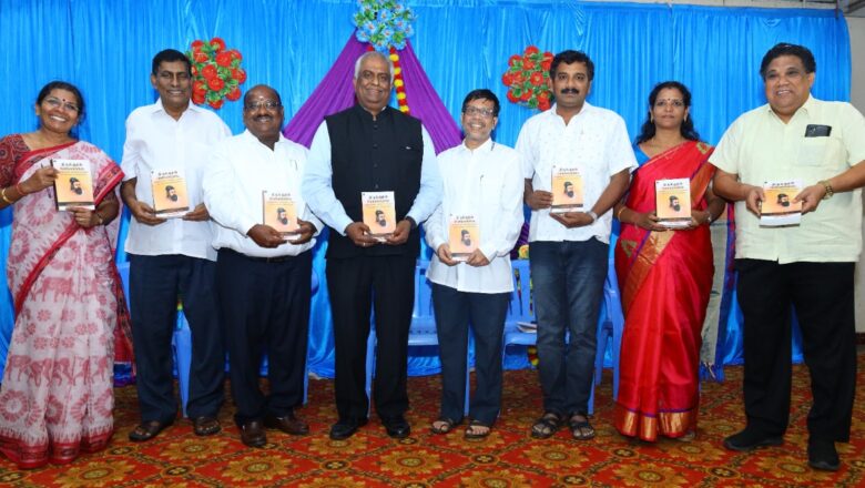 தமிழ் மீது கொண்ட பற்று காரணமாக திருக்குறளை ஆங்கிலத்தில் மொழிபெயர்த்துள்ள வங்காளத்தை பூர்வீகமாக கொண்ட சென்னையில் வசிக்கும் வருமான வரித்துறை அதிகாரி