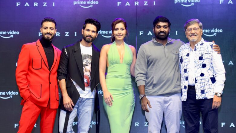 ‘மக்கள் செல்வன்’ விஜய் சேதுபதி- பாலிவுட் நடிகர் ஷாகித் கபூர் இணைந்து நடித்திருக்கும் ‘ஃபார்ஸி’ வலைதள தொடரின் முன்னோட்டம் வெளியீடு