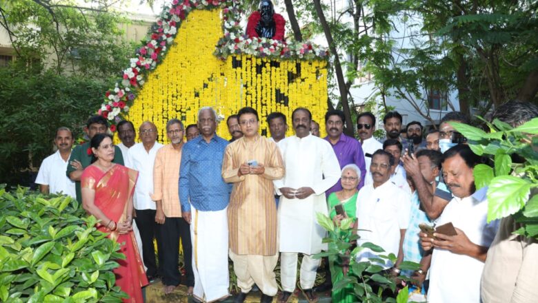 திருவள்ளுவர் திருநாள் நிகழ்வில் கவிப்பேரரசு வைரமுத்து பாடகர் உன்னி கிருஷ்ணன் உட்படத் தமிழன்பர்கள் கலந்து கொண்டனர்