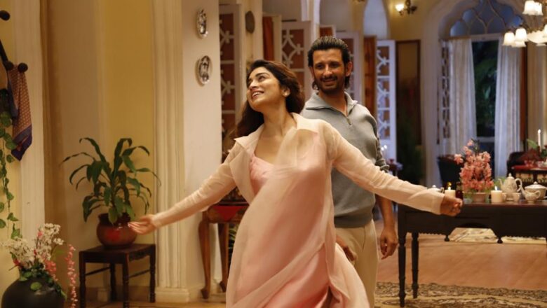 இளையராஜாவின் இசையில், “மியூசிக் ஸ்கூல்” படத்திலிருந்து, ஸ்ரேயா சரண் மற்றும் ஷர்மன் ஜோஷியின் நடிப்பில், புத்துணர்ச்சியூட்டும் ரொமாண்டிக் பாடல் “ஏனோ என் பாடல் இசைத் தேடுதே” பாடல் வெளியானது !!