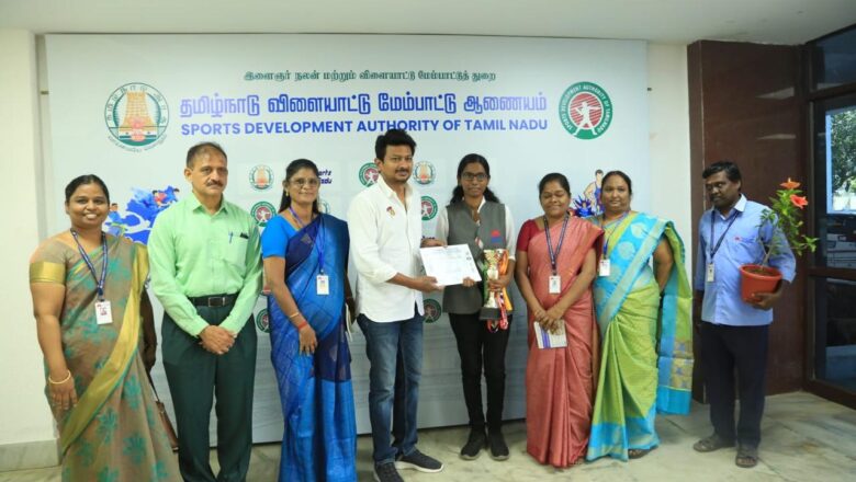 சதுரங்க விளையாட்டுப் போட்டிகளில் தேசிய மற்றும் சர்வதேச அளவில் பல பதக்கங்களை வென்ற ,ஸ்ரீ ஷங்கர்லால் சுந்தர்பாய் ஷசுன் ஜெயின் மகளிர் கல்லூரியின்  மாணவி வே.ரிந்தியாவுக்கு மாண்புமிகு அமைச்சர் திரு உதயநிதி ஸ்டாலின் அவர்கள் பாராட்டு