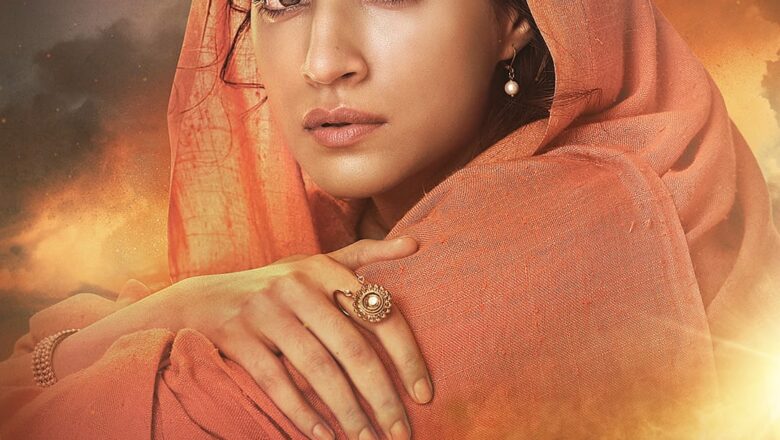 கிருத்தி சனோன் ஜானகியாக நடிக்கும் ‘ஆதி புருஷ்’ படத்தின் மோசன் போஸ்டரை படக் குழுவினர் வெளியிட்டிருக்கிறார்கள்.