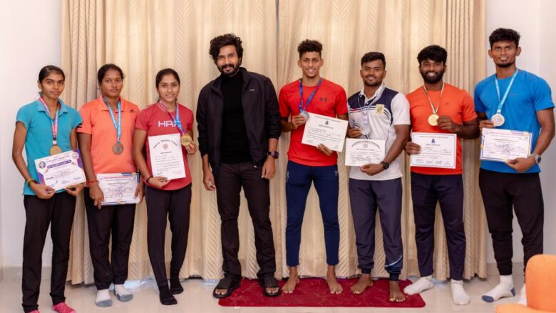 விளையாட்டு வீரர்களுக்கு நடிகர் விஷ்ணு விஷால் நிதி உதவி