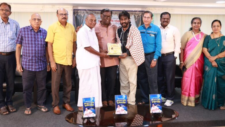 கவிஞர் காவிரிமைந்தன் எழுதி – கங்கை பதிப்பகத்தார் பதிப்பித்த கண்ணதாசனின் “தாலாட்டும் பூங்காற்று” நூல் திரு.லஷ்மிநாதன் அவர்களால் வெளியிடப்பட்டு முதல் பிரதியை திரு.செல்வரத்னம் (இலங்கை) பெற்றுக்கொண்டார்.*